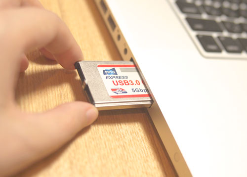  USB3.0 ExpressCardをMacBook Proに挿す