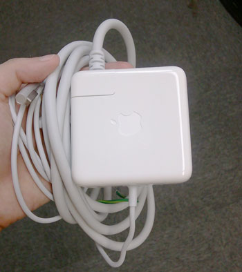 MacBook用電源アダプター