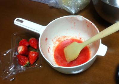 イチゴはピューレ状に／マシュマロの作り方