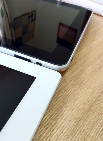 iPad 2と初代iPad比較　厚みの体感的な比較とふちの形状の違い