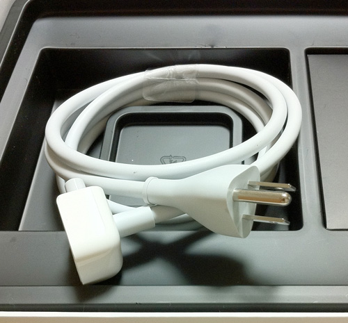 MacBook Air（Mid 2011）に付いてきた３芯の延長ケーブル