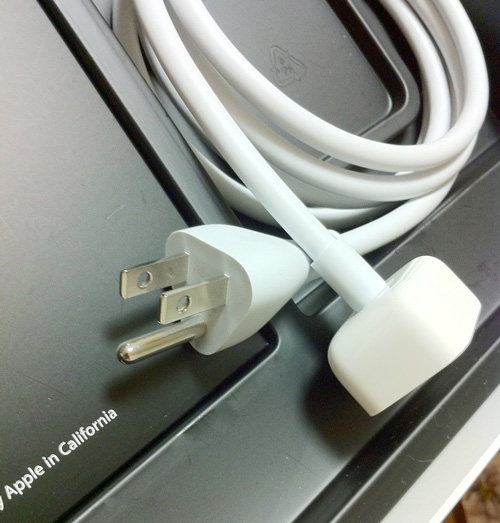 MacBook Air（Mid 2011）に付いてきた３芯の延長ケーブルのアップ