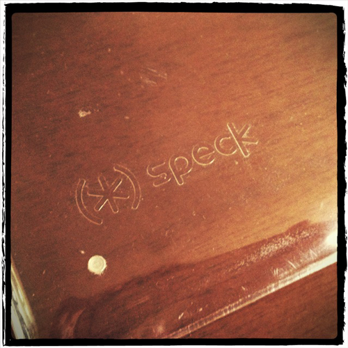 speck SeeThru for MacBook Pro シェルケース、ロゴアップ